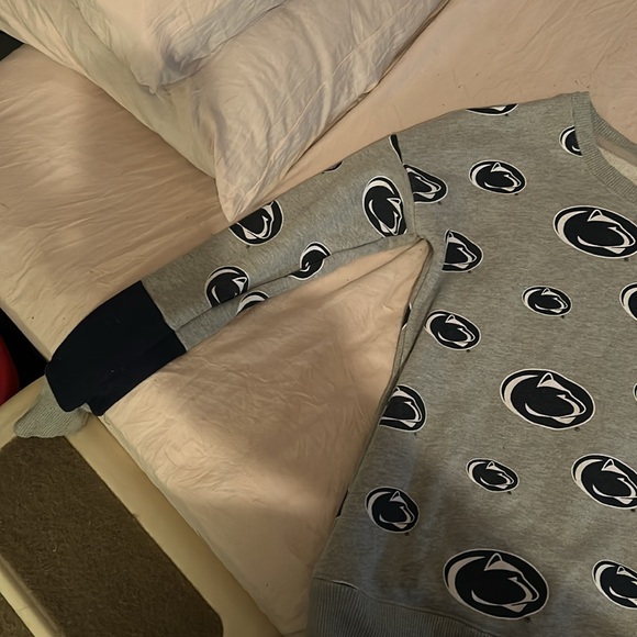 Penn state juniors sweatshirt. Size small - Picture 3 of 5